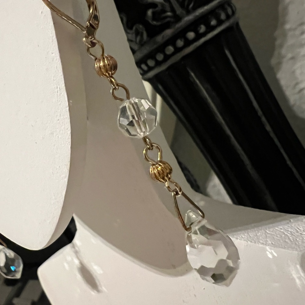 Elegant Boutique Gold and Crystal Tear Drop Earrings 😍